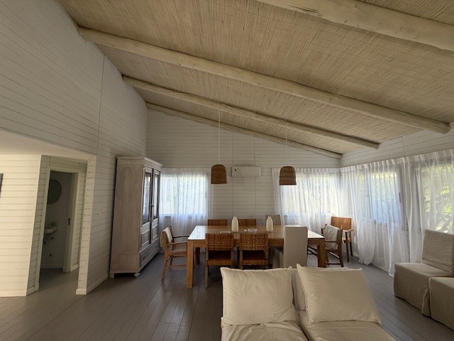 Casa de playa en una planta en Club de Mar