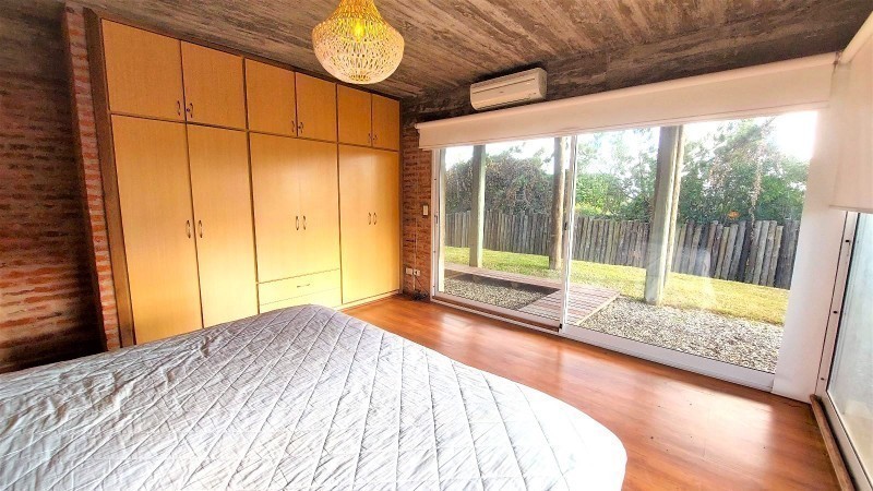 Hermosa casa en venta y alquiler,  5 dormitorios, 2 en suite, piscina y parrillero a 150 mts del mar