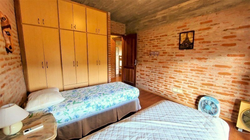Hermosa casa en venta y alquiler,  5 dormitorios, 2 en suite, piscina y parrillero a 150 mts del mar