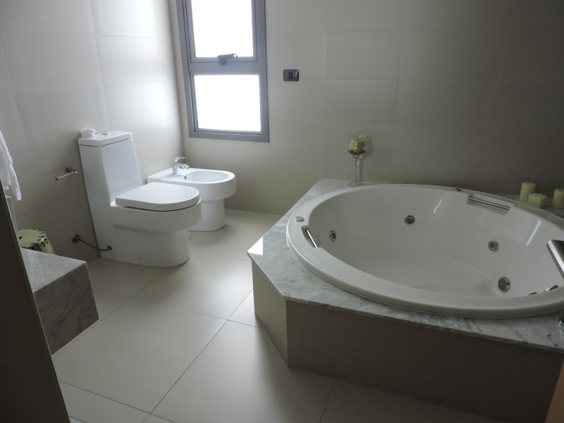 Lindisimo departamento de planta jardin con piscina propia
