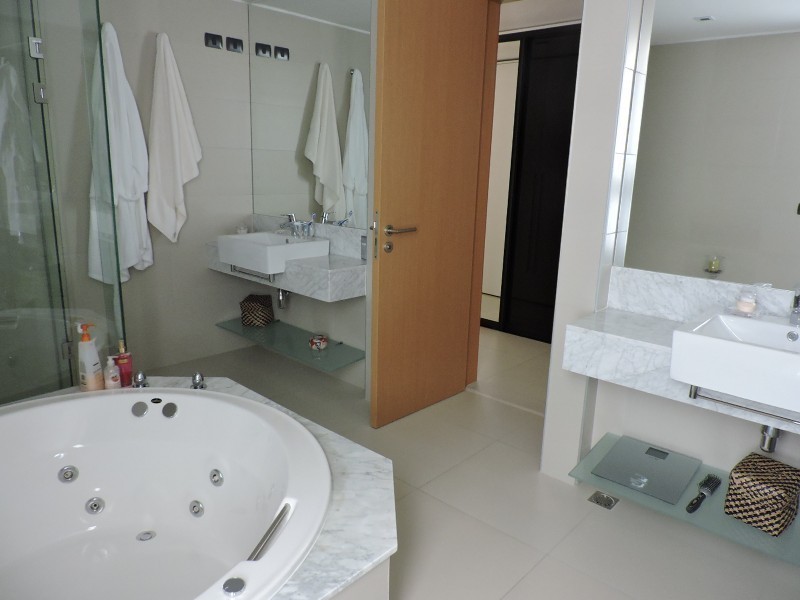 Lindisimo departamento de planta jardin con piscina propia