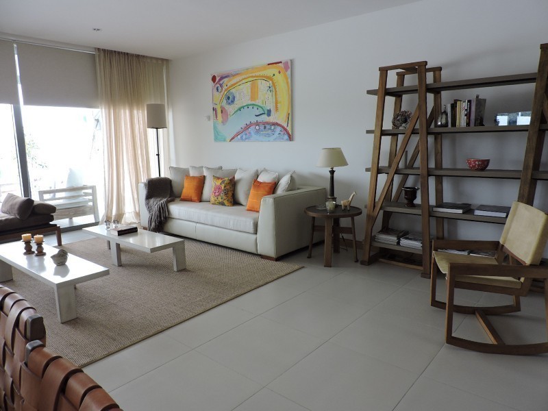 Lindisimo departamento de planta jardin con piscina propia