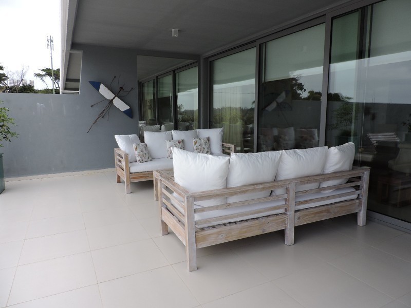 Lindisimo departamento de planta jardin con piscina propia
