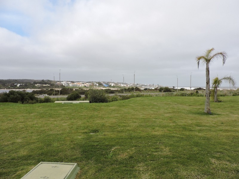 Lindisimo departamento de planta jardin con piscina propia