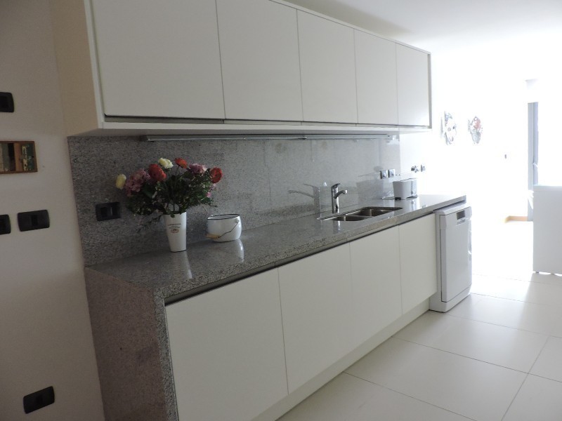 Lindisimo departamento de planta jardin con piscina propia