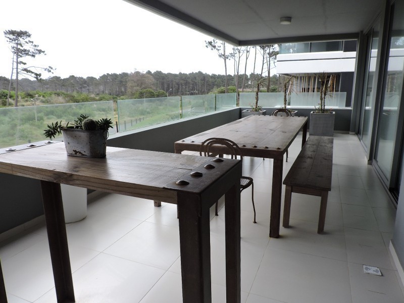 Lindisimo departamento de planta jardin con piscina propia