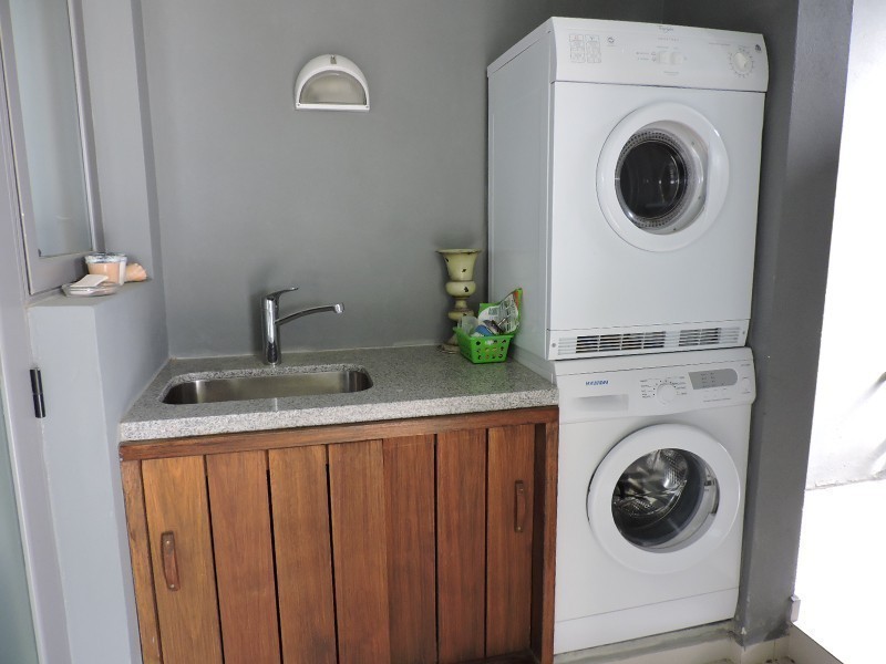 Lindisimo departamento de planta jardin con piscina propia