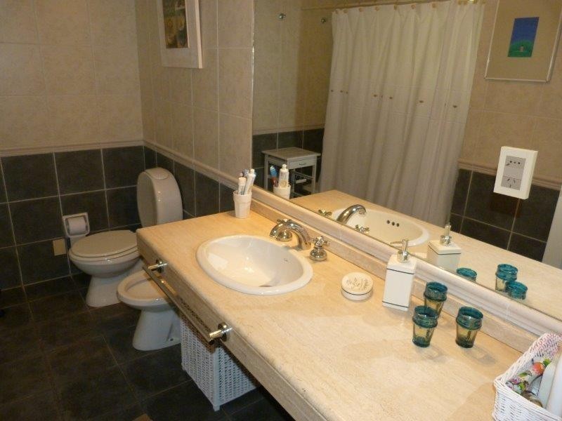 Excelente y confortable casa muy bien equipada con mucho jardín