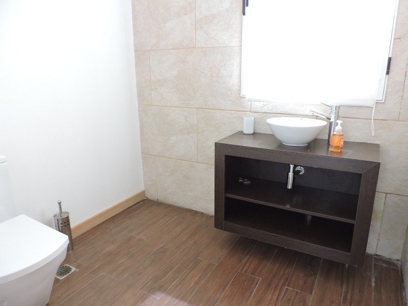 Moderna casa con piscina en Montoya 