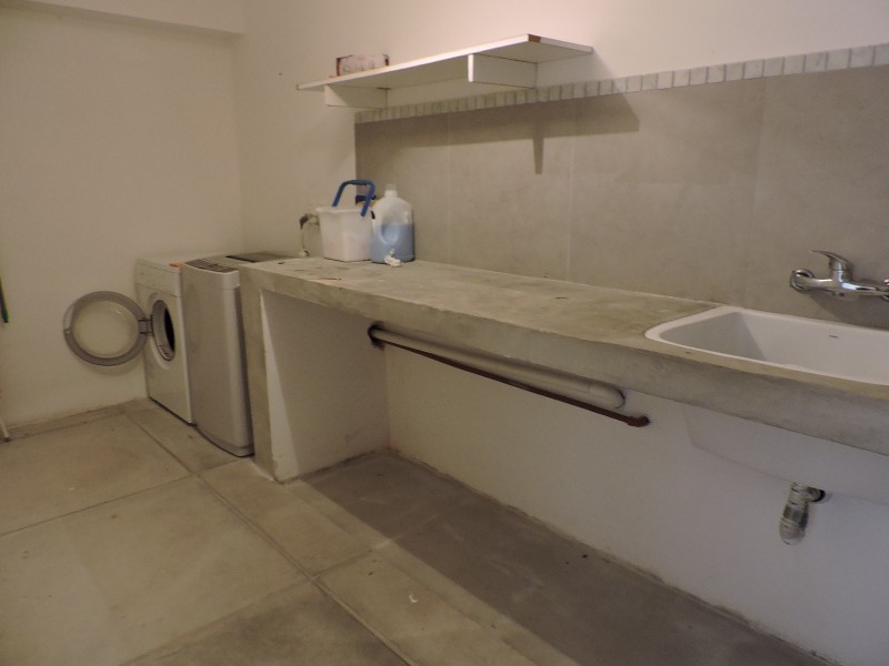 Moderna casa con piscina en Montoya 