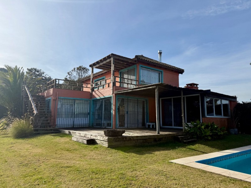 Casa con piscina en Montoya con vistas al mar