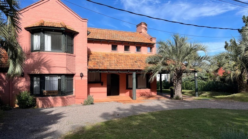 Casa de 4 dormitorios en Montoya 