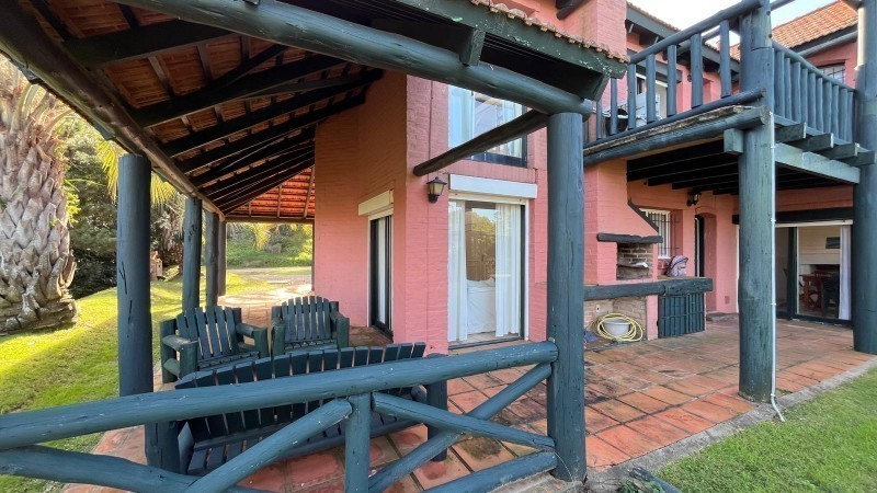 Casa de 4 dormitorios en Montoya 