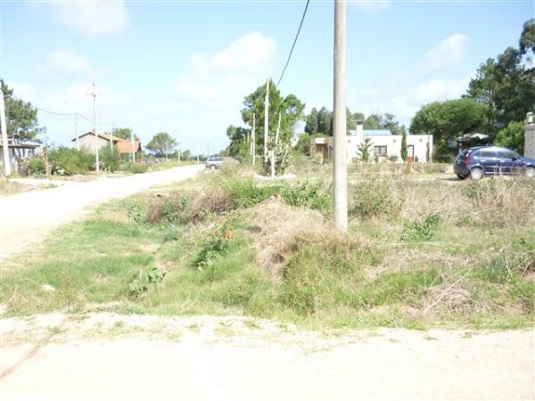 Lindo terreno esquinero de 450 metros.