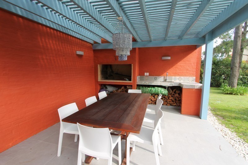 Casa de 4 dormitorios en Montoya 