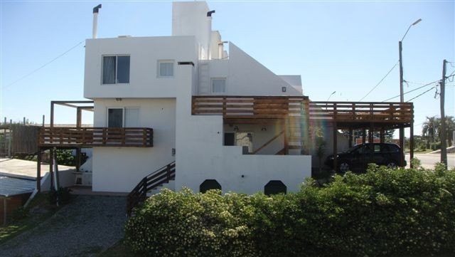 Departamento en alquiler con excelente ubicación sobre La Barra.