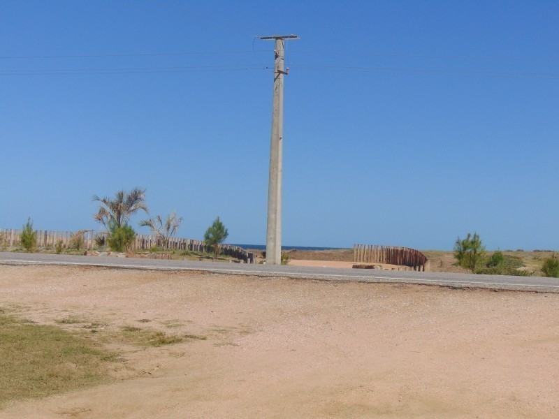 900 m2  ubicados a una cuadra del mar.