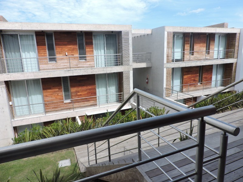 Departamento en venta en La Barra con terraza propia