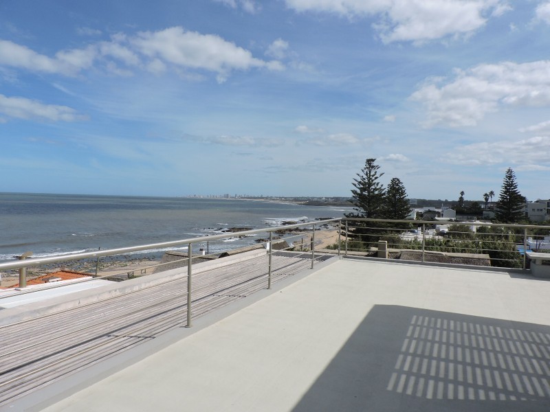 Departamento en venta en La Barra con terraza propia