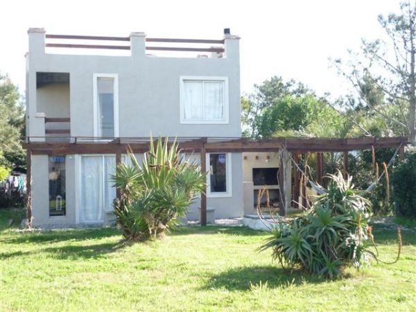 Casa en alquiler en Balneario Buenos Aires.