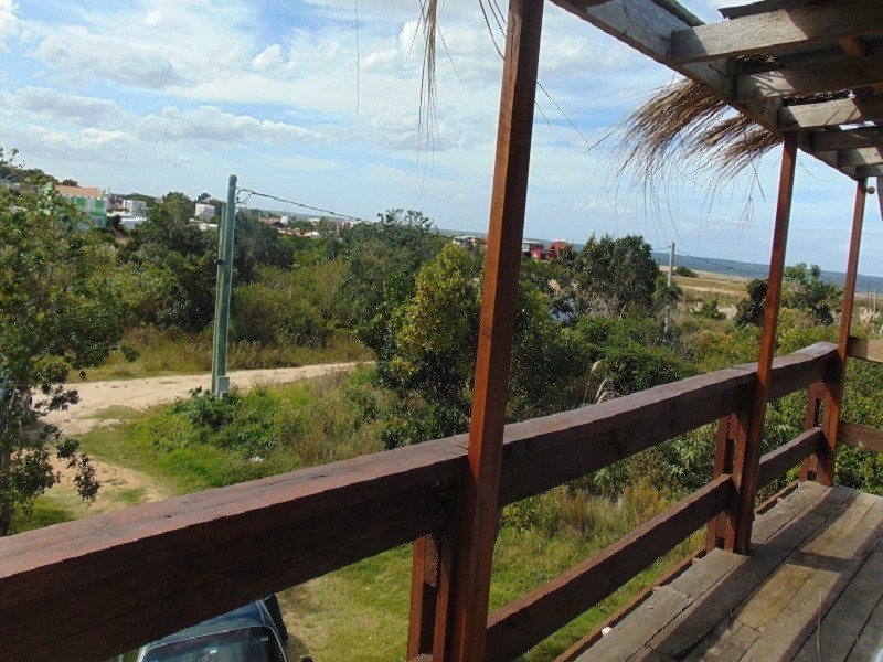 Casa ubicada a una cuadra del mar 