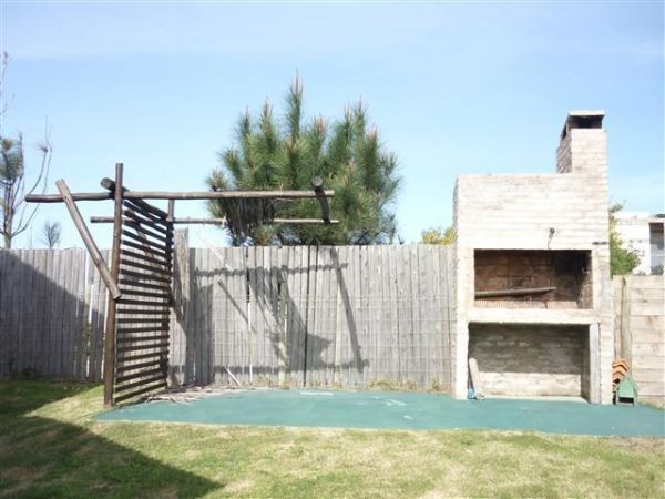 Casa en alquiler en Balneario Buenos Aires.