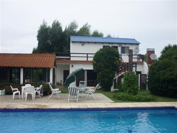 Casa en venta y alquiler en Balneario Buenos Aires.