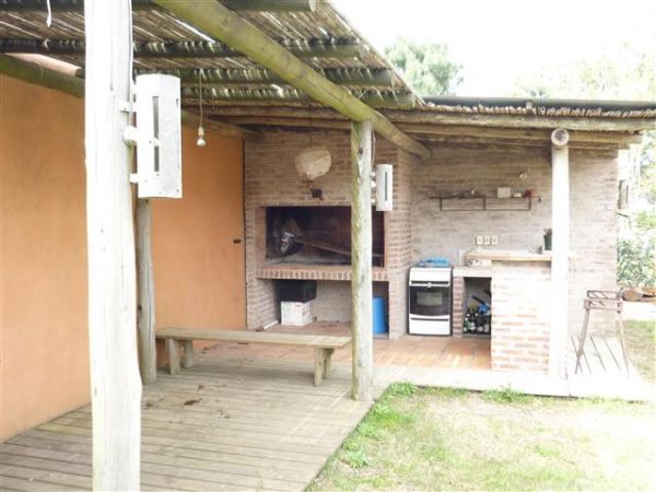 Amplia y acogedora casa ubicada a una cuadra del mar.