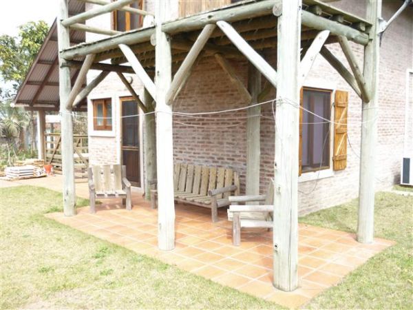 Amplia y acogedora casa ubicada a una cuadra del mar.