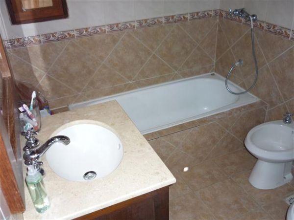 Amplia y acogedora casa ubicada a una cuadra del mar.