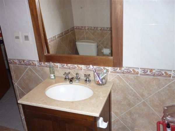 Amplia y acogedora casa ubicada a una cuadra del mar.