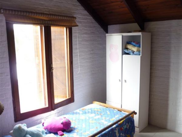 Amplia y acogedora casa ubicada a una cuadra del mar.