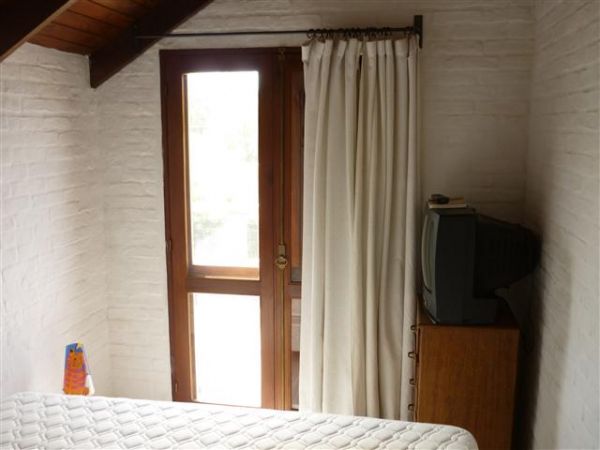 Amplia y acogedora casa ubicada a una cuadra del mar.