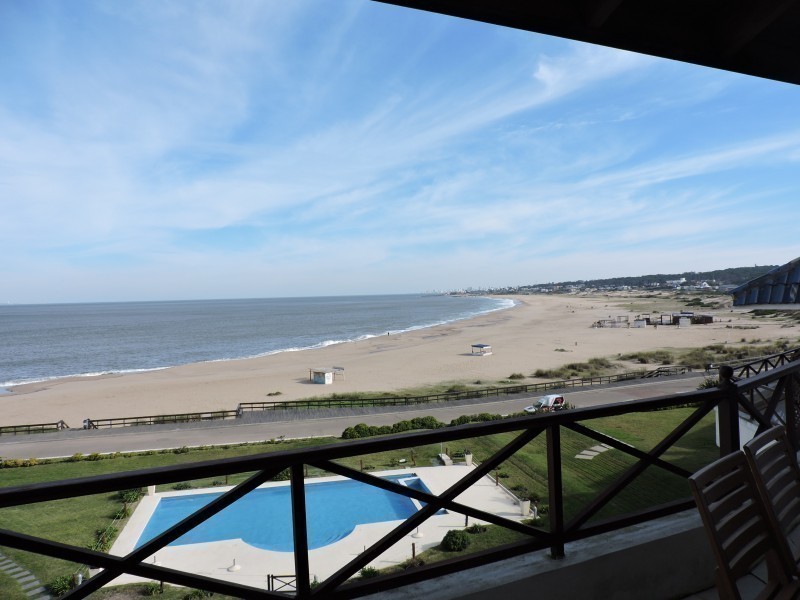 Excelente Penthouse en alquiler y venta frente a Bikini, Manantiales.