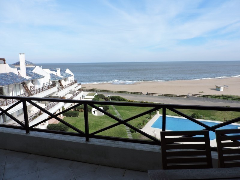 Excelente Penthouse en alquiler y venta frente a Bikini, Manantiales.