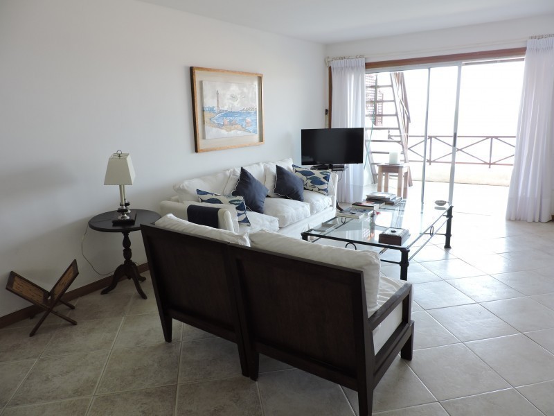 Excelente Penthouse en alquiler y venta frente a Bikini, Manantiales.