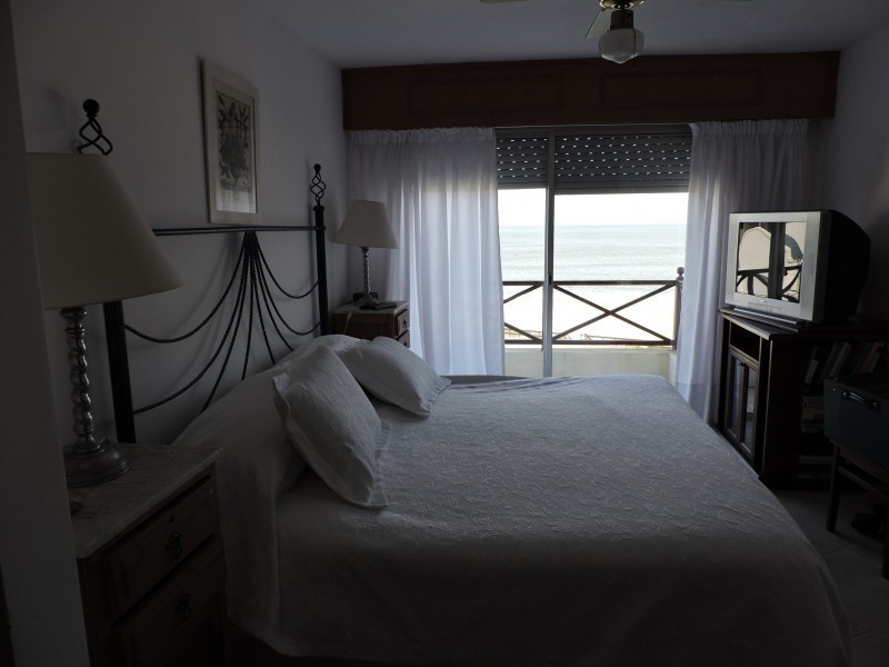 Excelente Penthouse en alquiler y venta frente a Bikini, Manantiales.