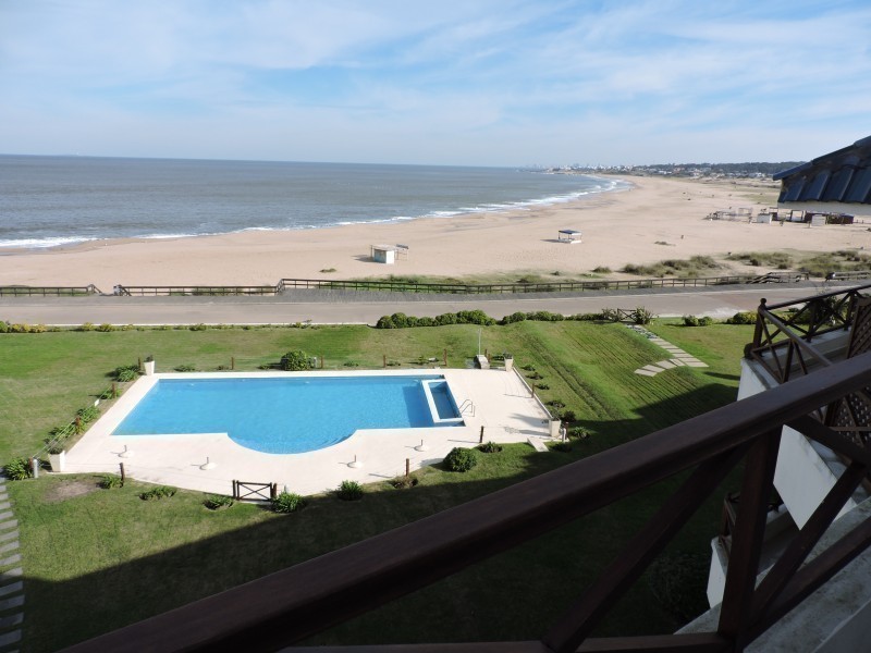 Excelente Penthouse en alquiler y venta frente a Bikini, Manantiales.