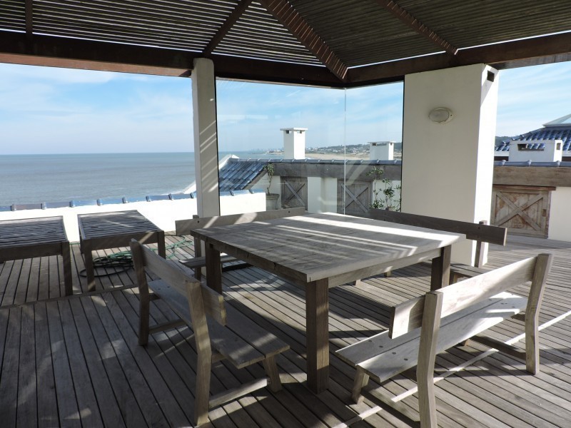 Excelente Penthouse en alquiler y venta frente a Bikini, Manantiales.