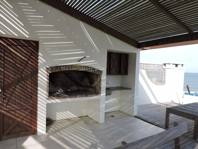 Excelente Penthouse en alquiler y venta frente a Bikini, Manantiales.