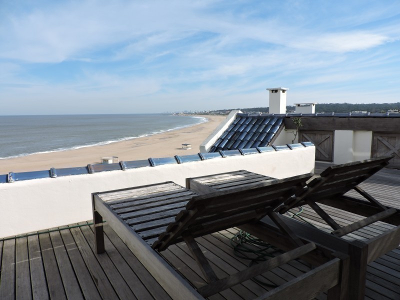 Excelente Penthouse en alquiler y venta frente a Bikini, Manantiales.