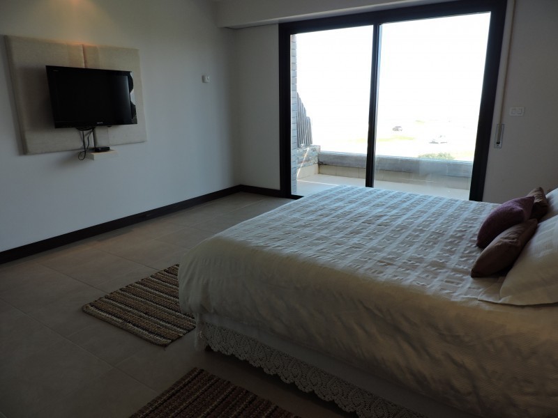 Departamento a la venta en Manantiales frente al mar