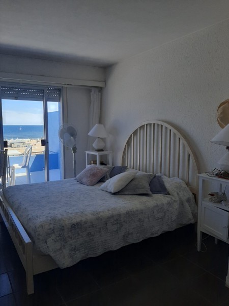 Departamento en alquiler en Manantiales primera linea.