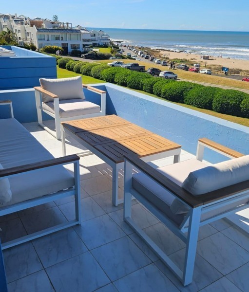 Departamento en alquiler en Manantiales primera linea.