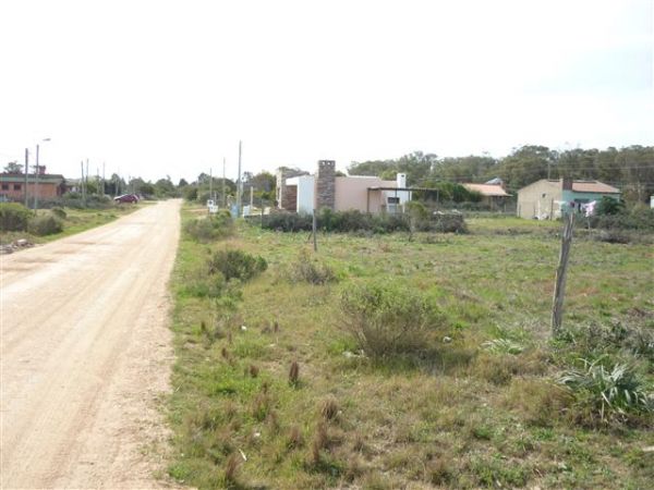 Lote de 450 M2 ubicado a media del mar.