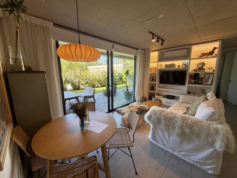 Departamento de 1 dormitorio en Manantiales con jardin