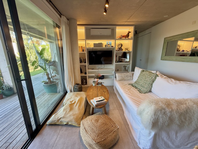 Departamento de 1 dormitorio en Manantiales con jardin