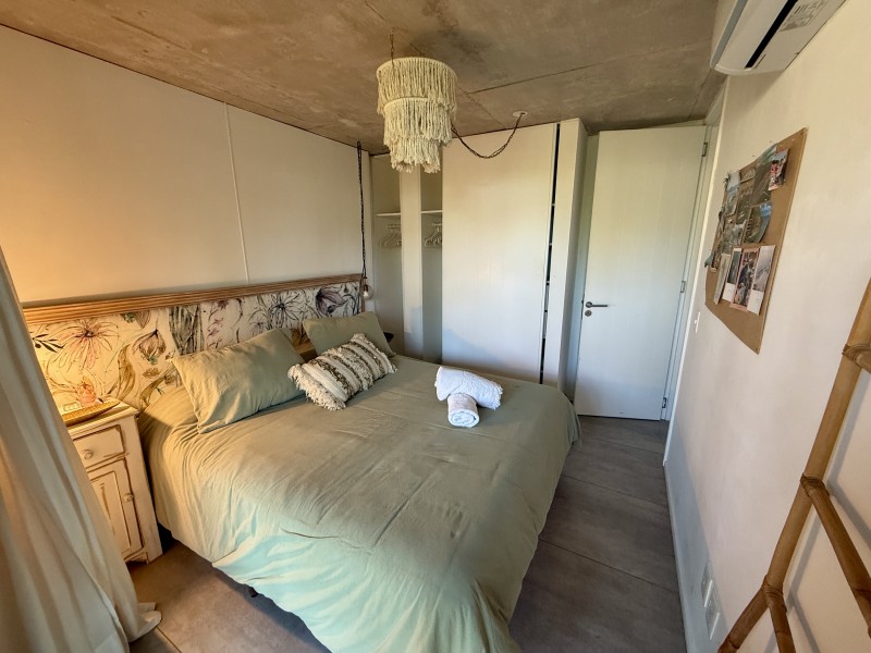 Departamento de 1 dormitorio en Manantiales con jardin