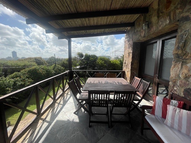 Casa en alquiler con pileta en la desembocadura