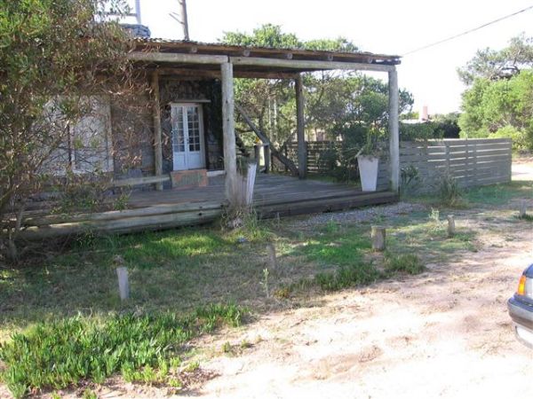 Calida casa ubicada a pocos metros del mar.